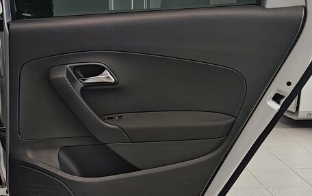 Volkswagen Polo VI (EU Market), 2015 год, 1 050 000 рублей, 25 фотография