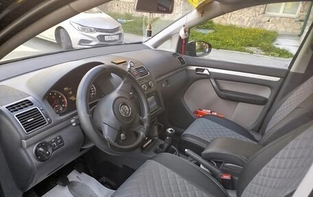 Volkswagen Touran III, 2011 год, 1 500 000 рублей, 3 фотография