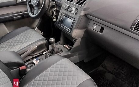 Volkswagen Touran III, 2011 год, 1 500 000 рублей, 2 фотография