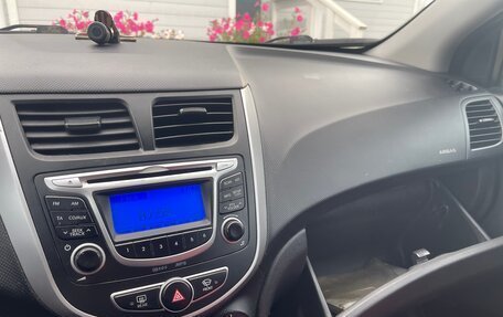 Hyundai Solaris II рестайлинг, 2013 год, 590 000 рублей, 16 фотография