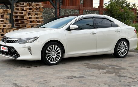 Toyota Camry, 2017 год, 2 300 000 рублей, 4 фотография