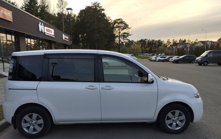 Toyota Sienta I, 2012 год, 800 000 рублей, 3 фотография