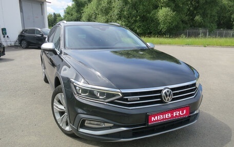 Volkswagen Passat B8 рестайлинг, 2019 год, 3 780 000 рублей, 1 фотография
