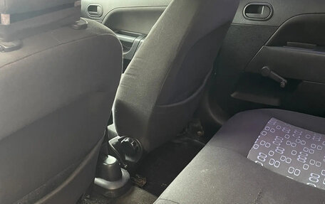 Ford Fiesta, 2005 год, 165 000 рублей, 3 фотография