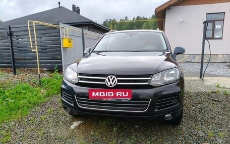 Volkswagen Touareg III, 2012 год, 1 990 000 рублей, 2 фотография