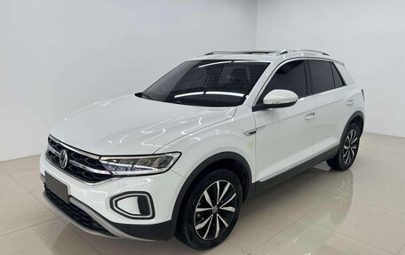 Volkswagen T-Roc I, 2023 год, 1 320 000 рублей, 1 фотография