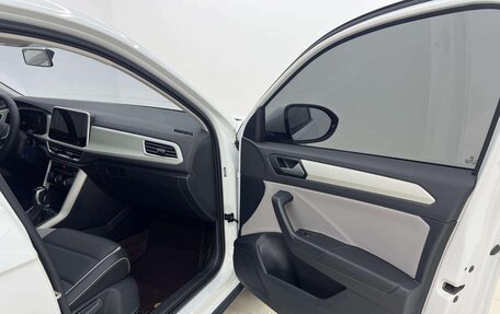 Volkswagen T-Roc I, 2023 год, 1 320 000 рублей, 8 фотография
