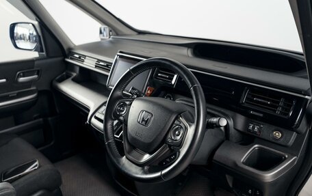 Honda Stepwgn IV, 2021 год, 2 520 000 рублей, 13 фотография