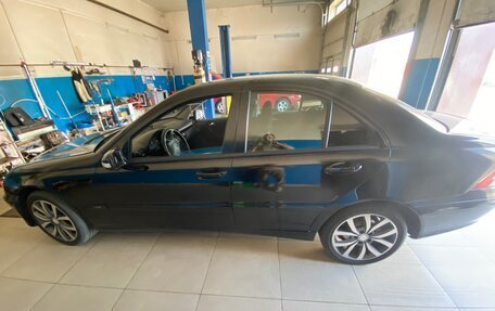Mercedes-Benz C-Класс, 2005 год, 435 000 рублей, 3 фотография