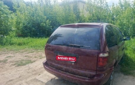 Chrysler Voyager IV, 2001 год, 249 999 рублей, 2 фотография