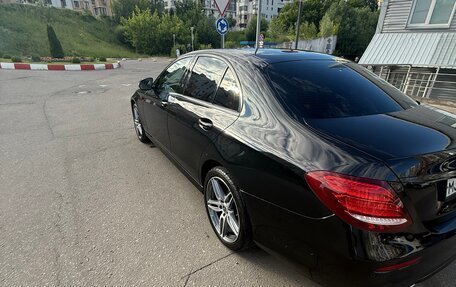 Mercedes-Benz E-Класс, 2019 год, 3 000 000 рублей, 4 фотография