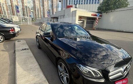 Mercedes-Benz E-Класс, 2019 год, 3 000 000 рублей, 3 фотография