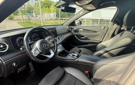 Mercedes-Benz E-Класс, 2019 год, 3 000 000 рублей, 11 фотография