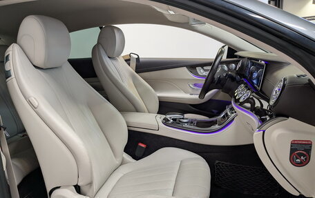 Mercedes-Benz E-Класс, 2019 год, 4 350 000 рублей, 23 фотография
