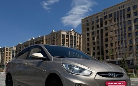 Hyundai Solaris II рестайлинг, 2011 год, 760 000 рублей, 5 фотография