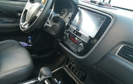 Mitsubishi Outlander III рестайлинг 3, 2019 год, 2 800 000 рублей, 1 фотография