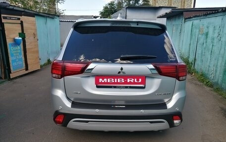 Mitsubishi Outlander III рестайлинг 3, 2019 год, 2 800 000 рублей, 6 фотография