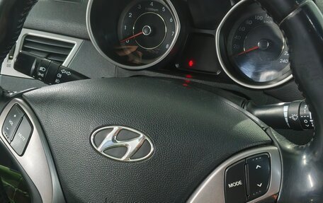 Hyundai Elantra V, 2012 год, 870 000 рублей, 12 фотография