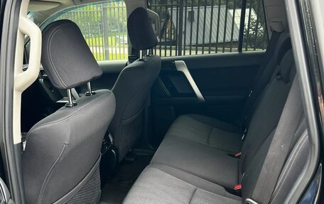 Toyota Land Cruiser Prado 150 рестайлинг 2, 2016 год, 3 300 000 рублей, 13 фотография
