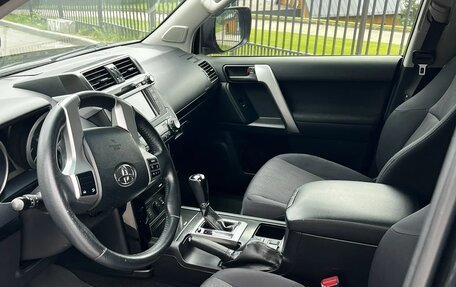 Toyota Land Cruiser Prado 150 рестайлинг 2, 2016 год, 3 300 000 рублей, 14 фотография