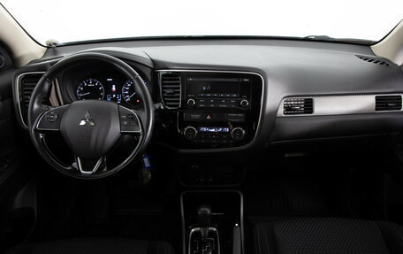 Mitsubishi Outlander III рестайлинг 3, 2017 год, 1 449 000 рублей, 10 фотография