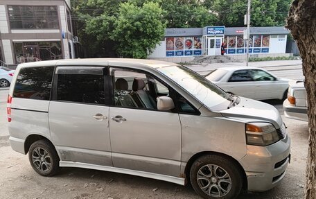 Toyota Voxy II, 2002 год, 850 000 рублей, 3 фотография