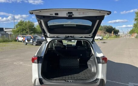 Toyota RAV4, 2019 год, 3 450 000 рублей, 10 фотография