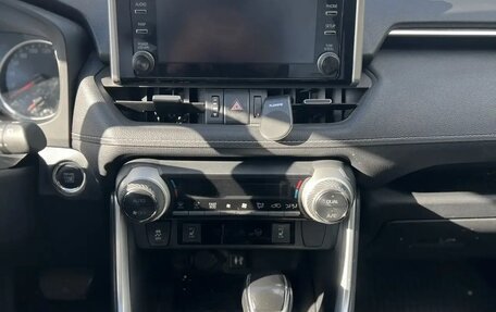Toyota RAV4, 2019 год, 3 450 000 рублей, 8 фотография