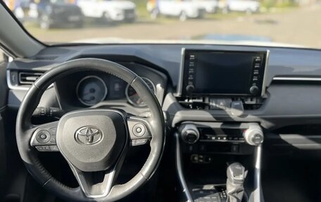 Toyota RAV4, 2019 год, 3 450 000 рублей, 7 фотография
