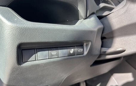 Toyota RAV4, 2019 год, 3 450 000 рублей, 11 фотография