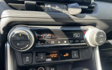 Toyota RAV4, 2019 год, 3 450 000 рублей, 14 фотография