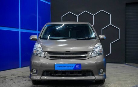 Toyota ISis I, 2012 год, 1 360 000 рублей, 4 фотография