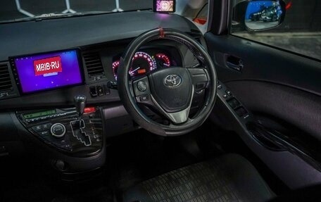 Toyota ISis I, 2012 год, 1 360 000 рублей, 24 фотография