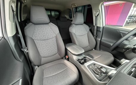 Toyota RAV4, 2020 год, 3 650 000 рублей, 24 фотография