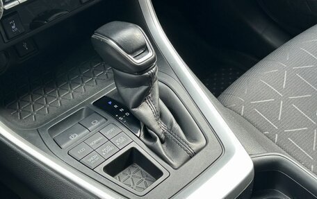 Toyota RAV4, 2020 год, 3 650 000 рублей, 22 фотография
