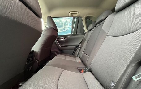 Toyota RAV4, 2020 год, 3 650 000 рублей, 28 фотография
