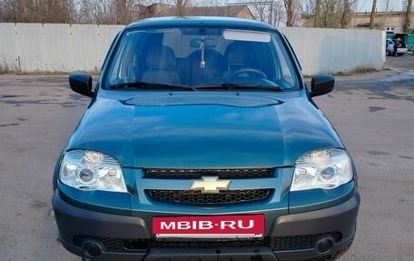 Chevrolet Niva I рестайлинг, 2010 год, 820 000 рублей, 4 фотография