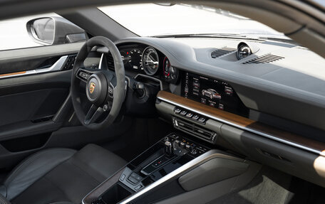 Porsche 911, 2021 год, 17 100 000 рублей, 17 фотография