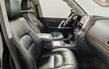 Toyota Land Cruiser 200, 2016 год, 5 499 000 рублей, 21 фотография