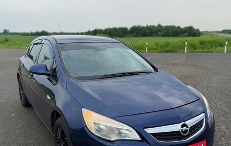 Opel Astra J, 2011 год, 750 000 рублей, 1 фотография