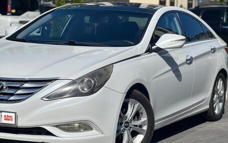 Hyundai Sonata VI, 2011 год, 875 000 рублей, 1 фотография