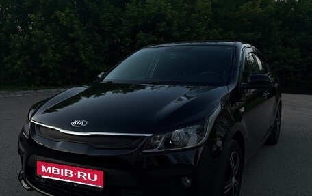 KIA Rio IV, 2018 год, 1 390 000 рублей, 2 фотография