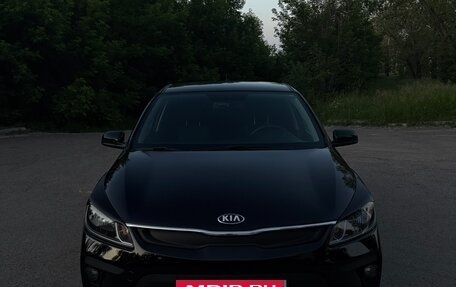 KIA Rio IV, 2018 год, 1 390 000 рублей, 3 фотография