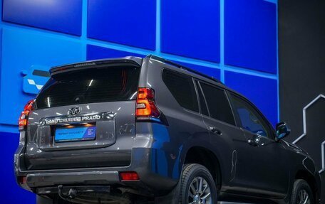 Toyota Land Cruiser Prado 150 рестайлинг 2, 2017 год, 4 652 600 рублей, 6 фотография