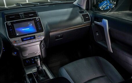 Toyota Land Cruiser Prado 150 рестайлинг 2, 2017 год, 4 652 600 рублей, 25 фотография