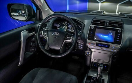 Toyota Land Cruiser Prado 150 рестайлинг 2, 2017 год, 4 652 600 рублей, 23 фотография