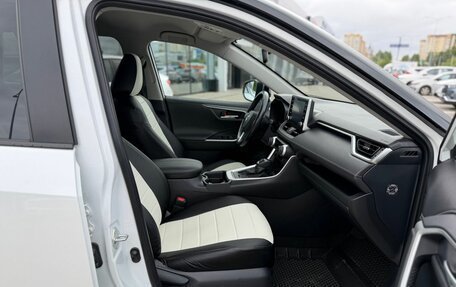 Toyota RAV4, 2020 год, 3 150 000 рублей, 9 фотография