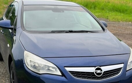 Opel Astra J, 2011 год, 750 000 рублей, 2 фотография