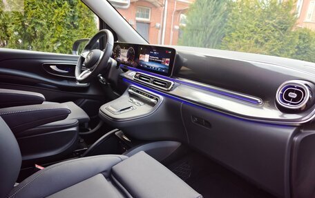 Mercedes-Benz V-Класс, 2024 год, 9 300 000 рублей, 10 фотография