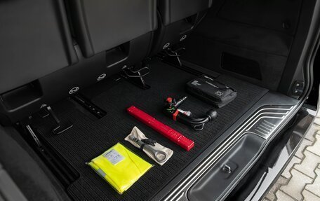 Mercedes-Benz V-Класс, 2024 год, 9 300 000 рублей, 25 фотография